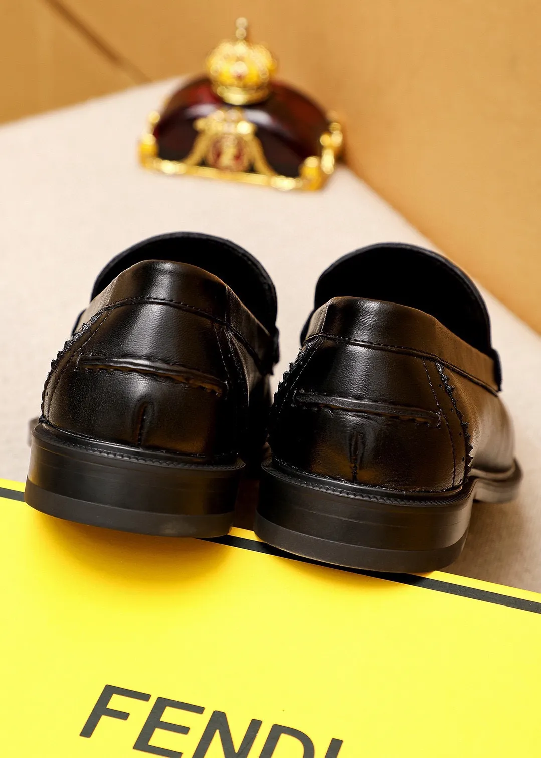 Men's shoes 💰460 💐 Product trademark: FENDI [Fendi] casual leather shoes Regular size: 38-44 (45🉑️customized) Product materials: Selected imported first-layer cowhide embossed upper + luxury hardware buckle, imported cowhide lining. Strong three-dimensional visual effect, rubber outsole Color: 1⃣️color optional
